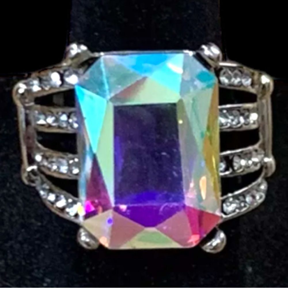 Gorgeous Statement Piece Ring!! New - image 3